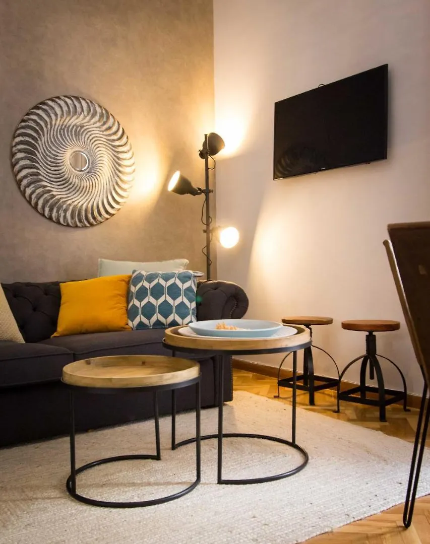 Apartment Holidays2Malaga Strachan 4
