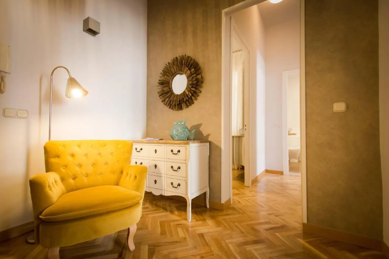 Apartment Holidays2Malaga Strachan 4